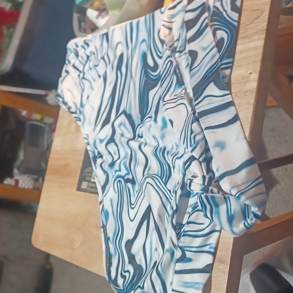 SHEIN SIZE 4 Tie Summer Crop top - Picture 3 of 7